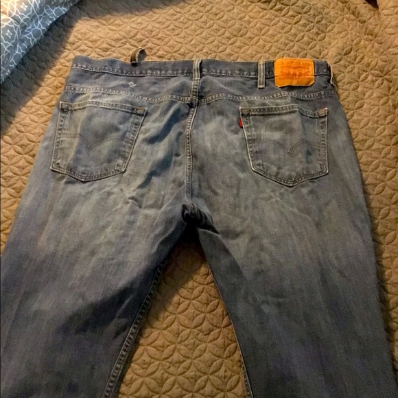 Men’s Distressed Levi Jeans. - Picture 3 of 3